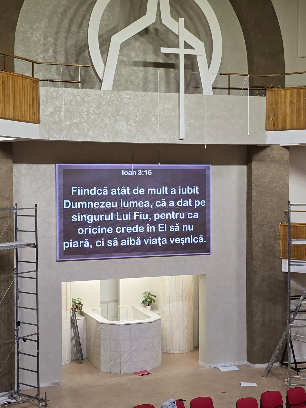 Ecran LED in timpul slujbei - EcraneLED.ro