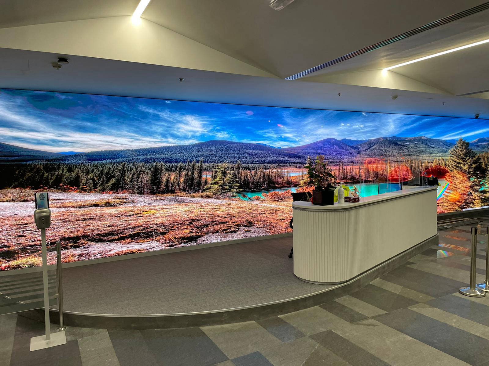 Ecrane LED interior produse de NEOVAL - EcraneLED.ro