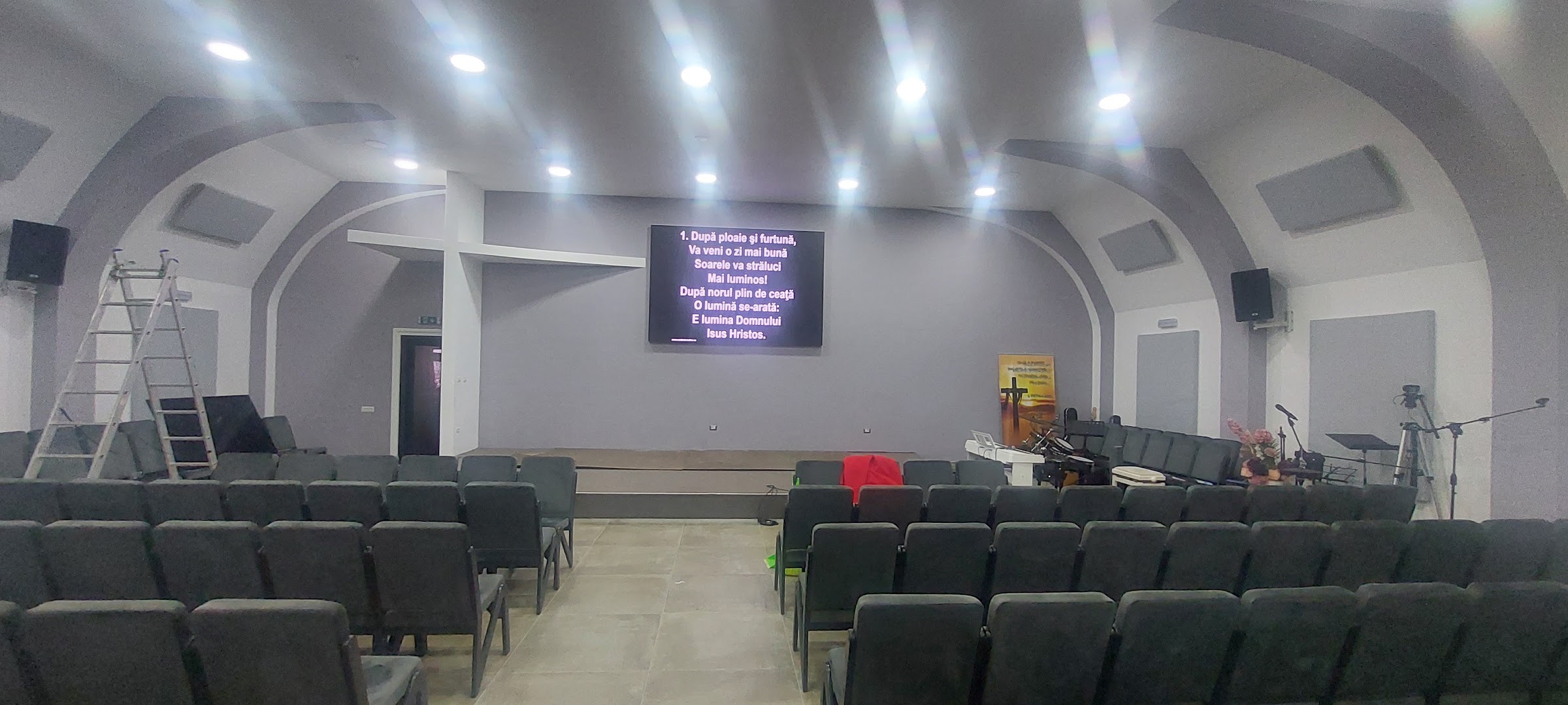 LED display instalat in lacas de cult