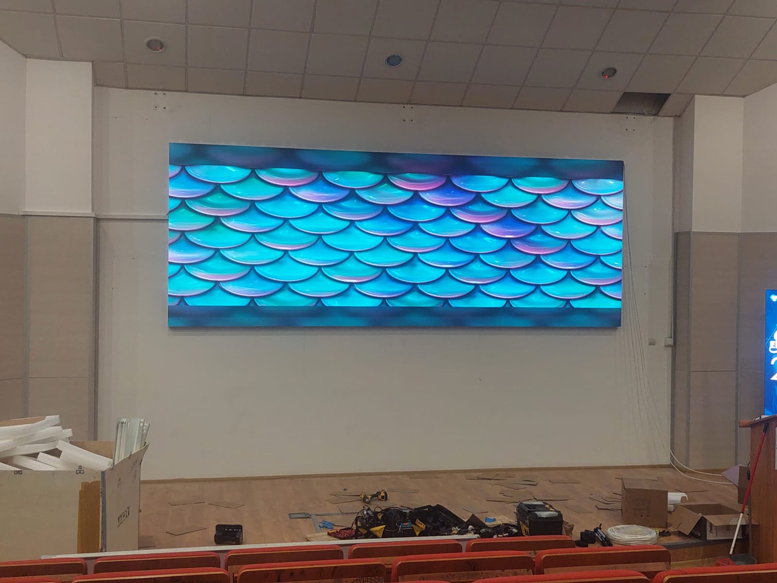 Ecran LED sali de clasa