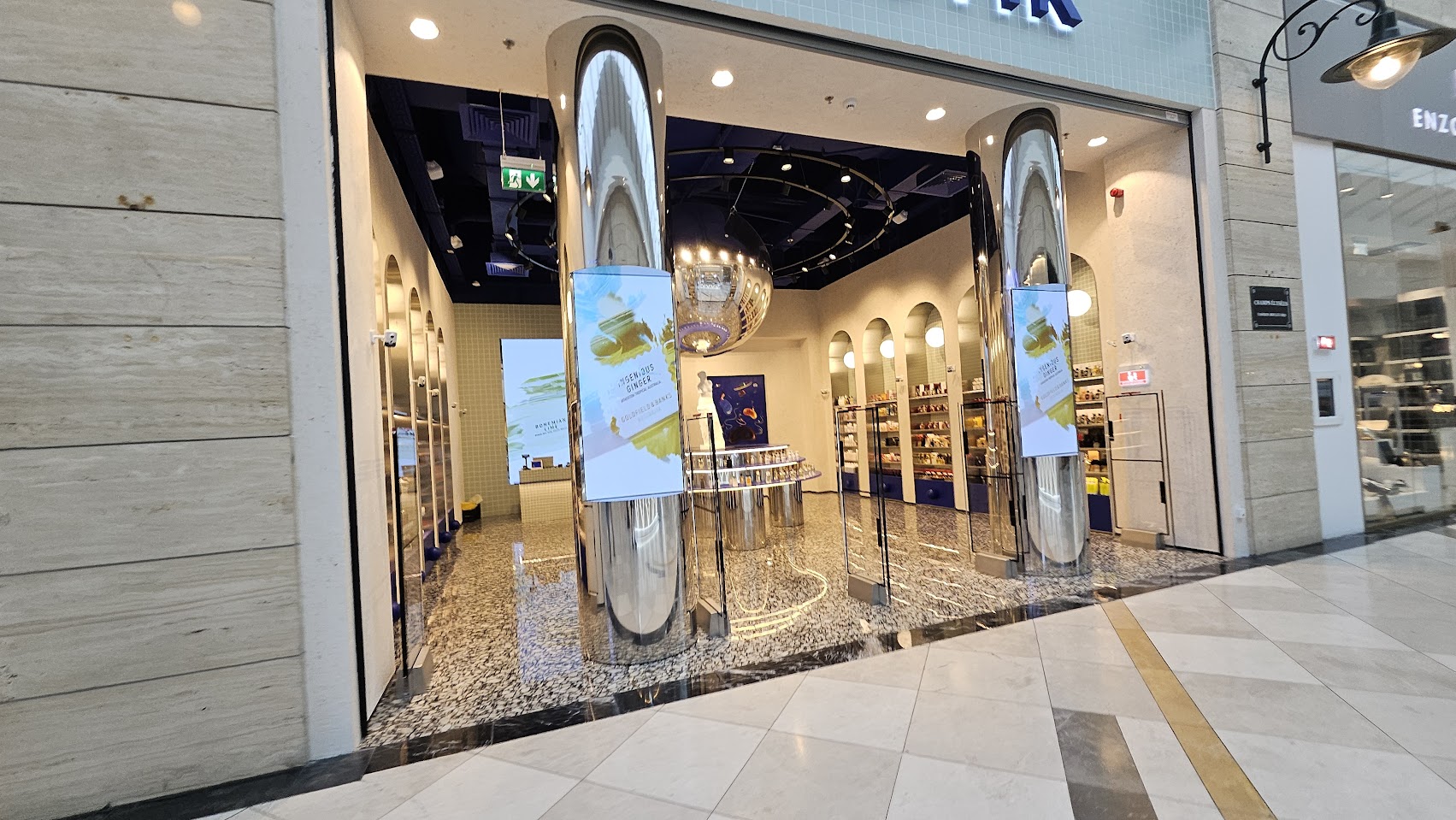 Ecrane LED magazine si retail