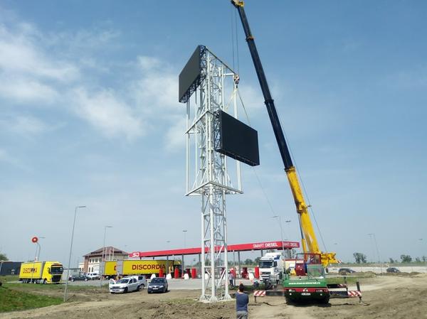 Montaj ecran LED exterior